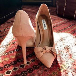Steve Madden Nude Suede Pumps with Bows